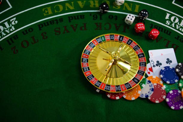 589slo Live Baccarat Real Dealer ကတ်ဖွင့်ပေးနေသော မြန်မာ ကစားသမားများ ကြည့်ရှုနေသောမြင်ကွင်း